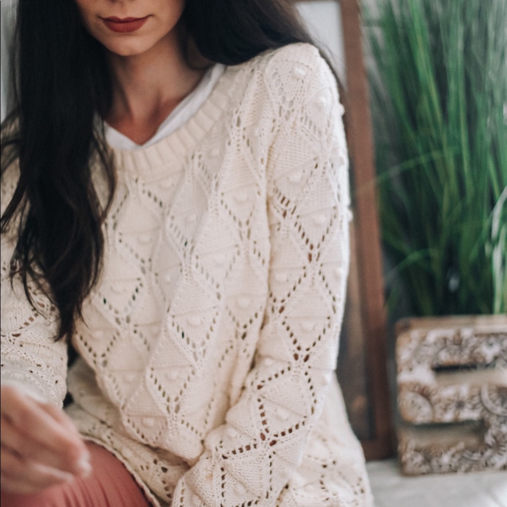 Tommy Hilfiger Cream Sweater size Medium